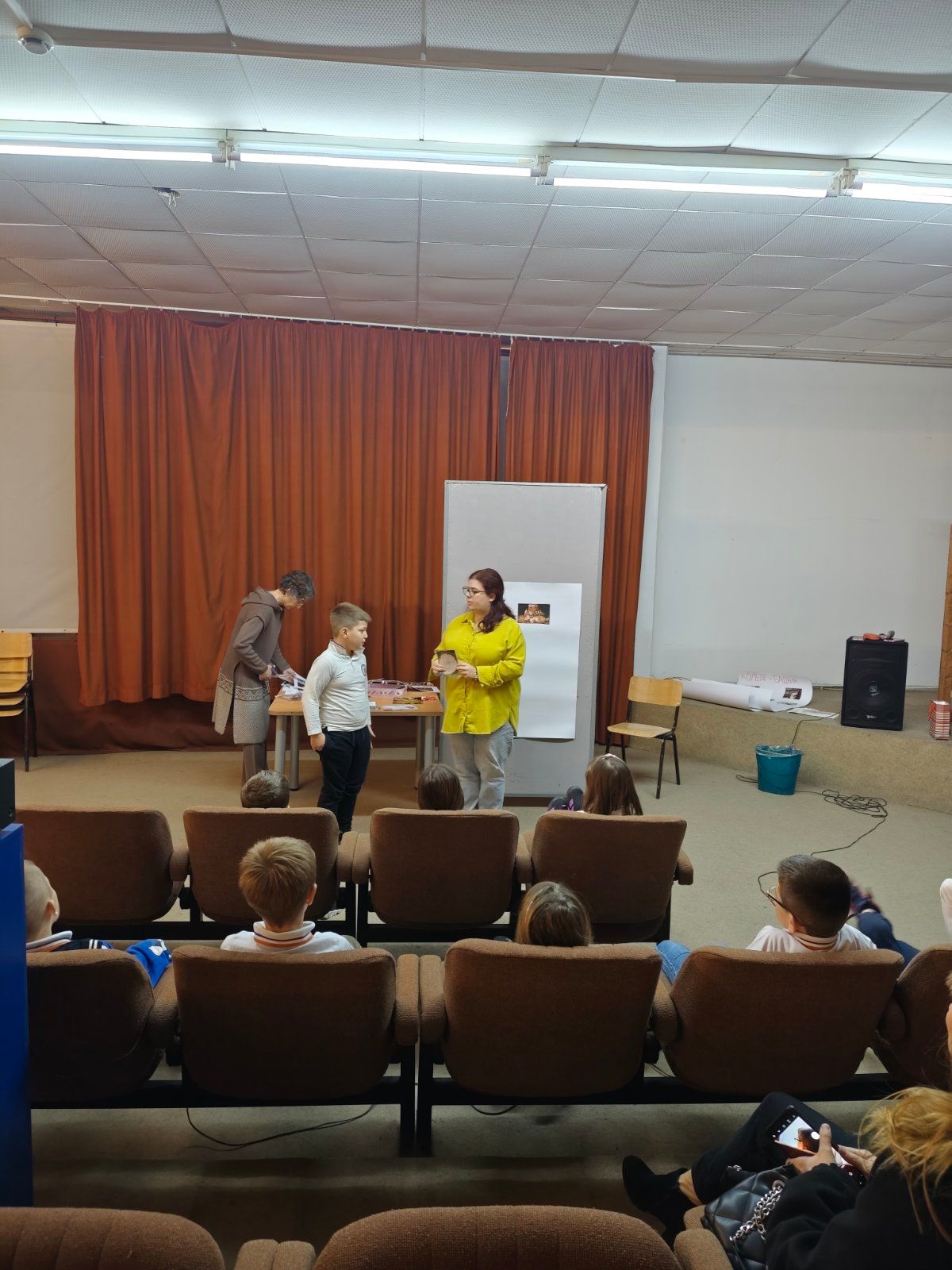 Проектот Коледе - Бадник со ученици од  ООУ 